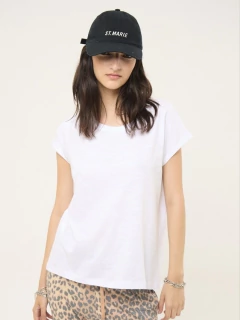 REMERA BASICA GIGI CUTOUT - comprar online