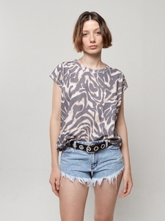 REMERA GIGI LEOCHEBRA TALLE L - comprar online