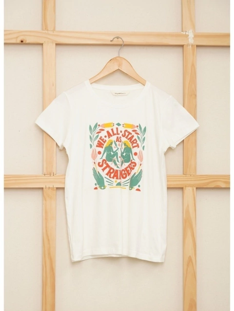 REMERA STRANGERS Batuk Woman en internet