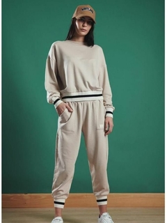 JOGGER HARVARD VERDE MILITAR Batuk Woman - tienda online