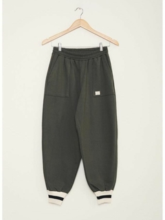 JOGGER HARVARD VERDE MILITAR Batuk Woman - comprar online