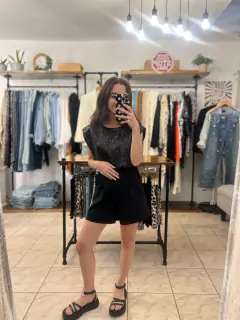 Imagen de MUSCULOSA SHOULDER SHINE