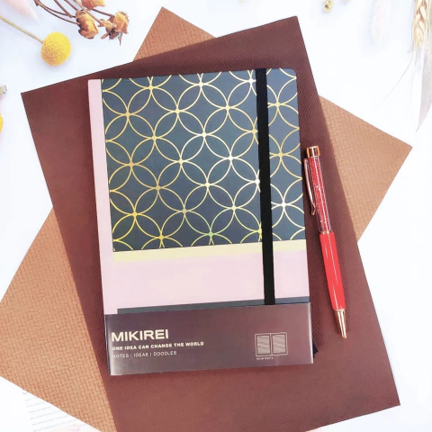 Cuaderno cosido A5 negro y dorado