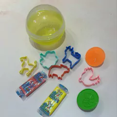 Juguete alcancia con plastilina en internet