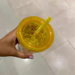 Vaso con sorbete emojis en internet