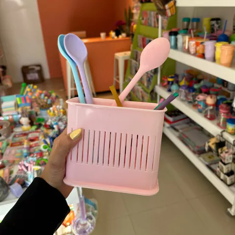 Escurridor de cubiertos rosa
