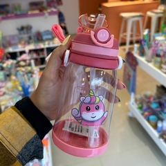 botella infantil con pico tira en internet