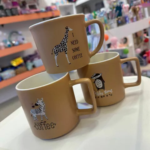 Taza marron animalitos