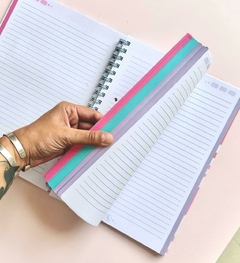 Cuaderno A4 Tapa dura con elastico ser feliz - Flop! tiendita de diseño