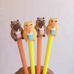 Lapicera con aplique capibara
