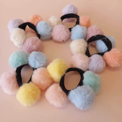 Colita negra con 5 pompones - comprar online