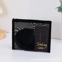 Neceser Smiling Girl sobre en internet