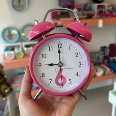 Reloj despertador fucsia