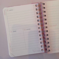 Agenda 2026 2 dias por pagina FW chica flores verde y dorado - comprar online