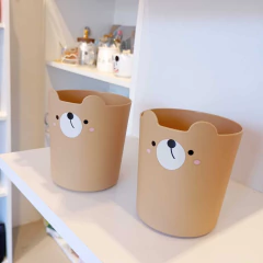 Maceta / cesto escritorio osito chico marrón plástico en internet