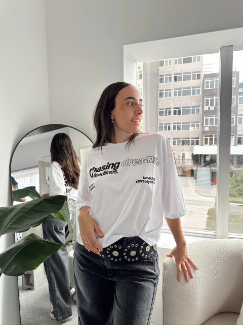 Estela // Chasing remera boxy - comprar online