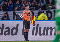 Banderines Con Funda Arbitro a Cuadros Liga Profesional LPF - Referee Store