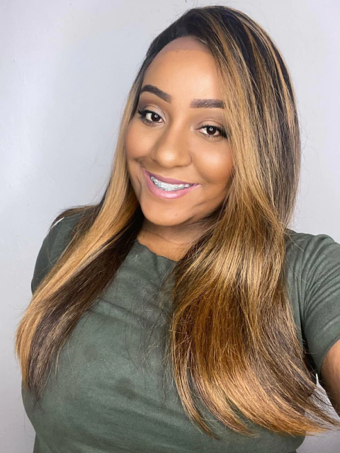 Lace front fibra Premium morena iluminada tamanho medio pronta entrega