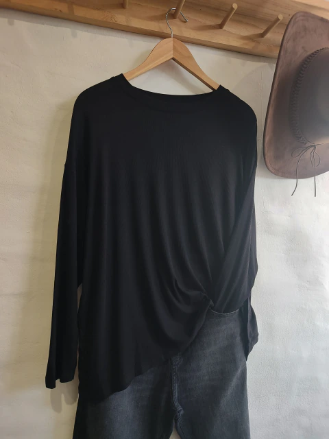 REMERA JULIETA NEGRA