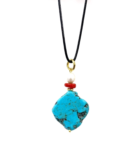 Colar com pingente de Pedra howlita turquesa, Coral e pérola de água doce