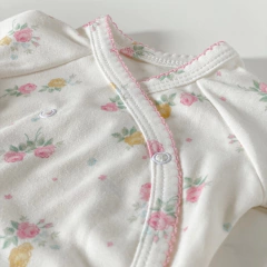 Ajuar: Gorro, body y ranita Flores en internet