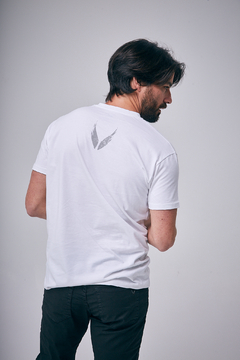 T-SHIRT FLY CUELLO V