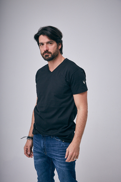 T-SHIRT BEAR CUELLO V - comprar online