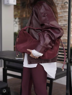 JAQUETA COURO OVERSIZED na internet