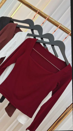 Blusa Nilce manga longa com decote quadrado forro busto em poliamida na cor branca - Tati Bernardo 