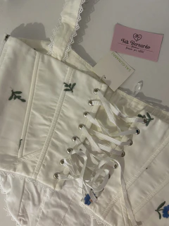Corset Sabrina com Bordado em Flores, detalhes em renda e amarração nas costas, tecido algodão | Salgunamu - loja online