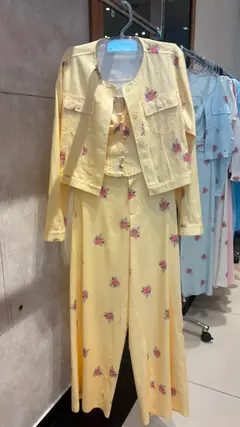 Trijunto Kel composto por três peças: Blazer + Corset + Calça em linho com viscose , estampa flor | Salgunamu na internet
