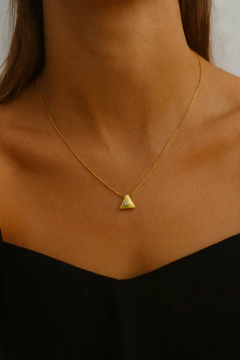 COLLAR TRIANGULO BISEL EN ORO ITALIANO 18 KILATES Y CIRCONIA en internet