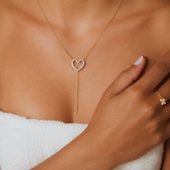 Corbatero Elegante de Oro de 18 Kilates con Corazón y Circonias en internet