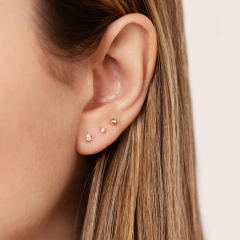 Aros Petite Punto Luz Oro Italiano 18 kilates 4 mm en internet