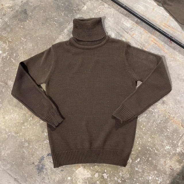 15444 Polera Gruesa Fit - molderia de hombre — imagen 3