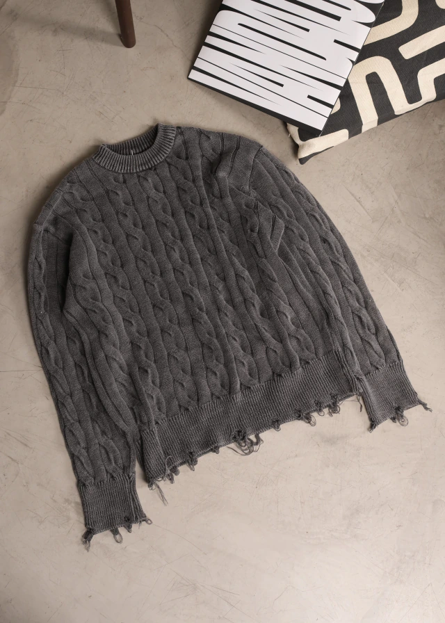 Sweater trenzado roturas black