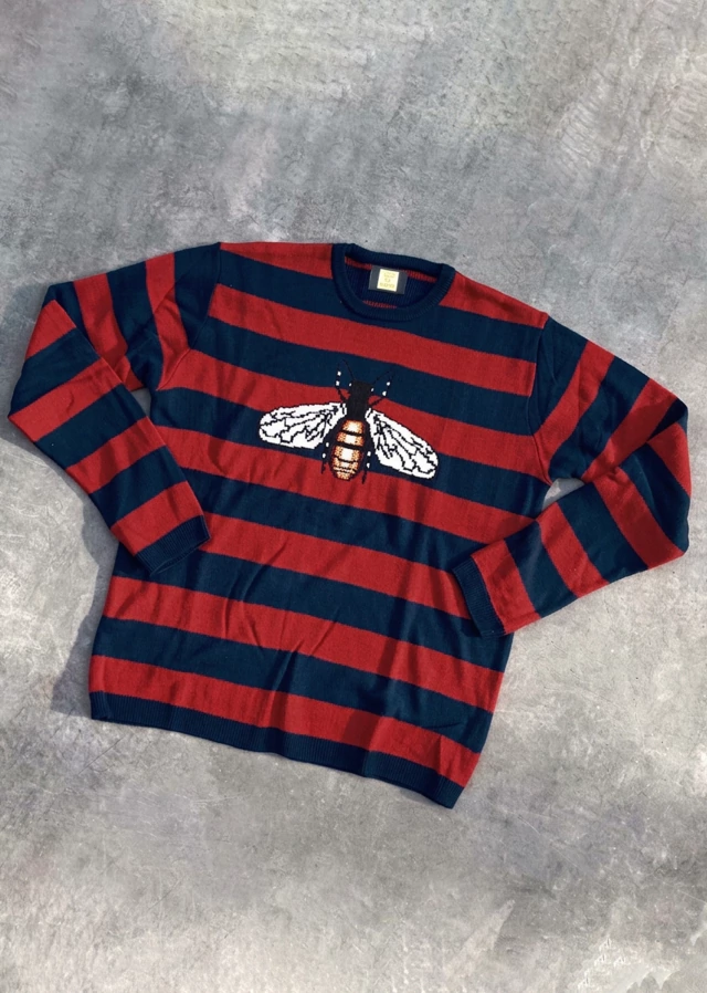 15381 Sweater Big Bees
