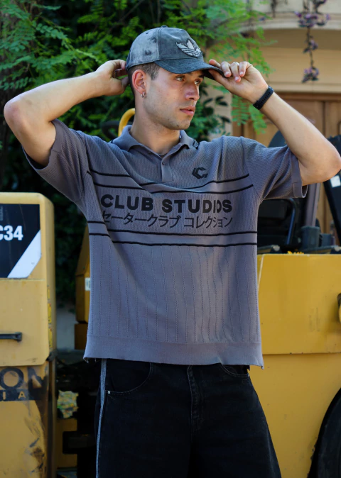 Polo CLUB STUDIOS gris | PREVENTA - comprar online