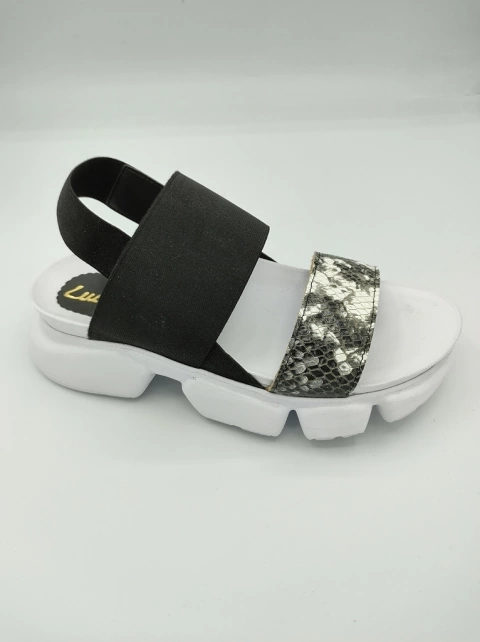 SANDALIA MENTA COLOR NEGRO