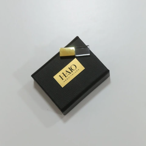 Caixa Clean para Pen Drive em Sintético com Fechamento Magnético | Personalização tag grava a laser