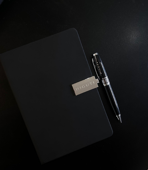 Caneta Personalizada Luxuosa com Logo - Detalhes em Preto e Metal - comprar online