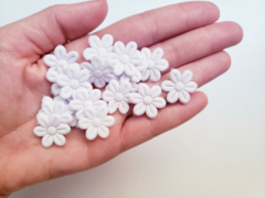 Flor Tecido Prensada 2cm (kit 20un) - Fitas e Laços da Fê | 10x Sem Juros no Cartão de Crédito, Junte Pontos e Troque por Cashback