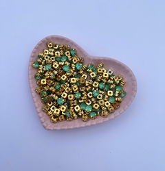 Chaton Engrampado Dourado Redondo Verde Água 8mm (10un)