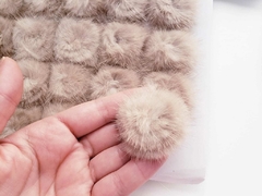 Pelinho meio pompom + ou - 4cm (un) na internet