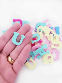 Letra Acrilica Cand Colors Sortidas 2cm (kit 2un) - Fitas e Laços da Fê | 10x Sem Juros no Cartão de Crédito, Junte Pontos e Troque por Cashback