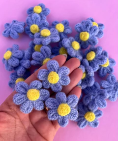 Aplique Flor Lã tricô Azul Miolo Amarelo (3un)