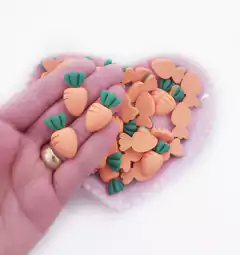 Aplique Cenoura Resina 2,7x1,5cm Mod Novo (3un)