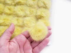 Pelinho meio pompom + ou - 4cm (un) - comprar online