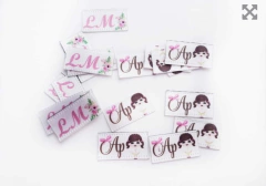 Etiqueta Cetim Personalizada 500un 1 a 1,2 cm x 2,0cm - Fitas e Laços da Fê | 10x Sem Juros no Cartão de Crédito, Junte Pontos e Troque por Cashback