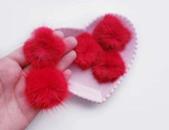 Pelinho meio pompom + ou - 4cm (un) - Fitas e Laços da Fê | 10x Sem Juros no Cartão de Crédito, Junte Pontos e Troque por Cashback